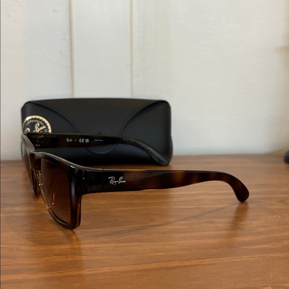 Ray-Ban RB4194 Polarized Tortoise frame with brown lenses. Brand New!!